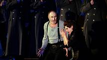 21. ročník mezinárodního hudebního festivalu Operní týden vyvrcholil inscenací opery Giuseppe Verdiho Macbeth.