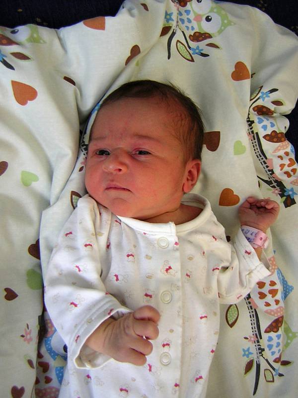 Josefína Kotrchová se narodila 16. července 2019 ve 21.00 hodin v čáslavské porodnici. Vážila 3320 gramů a měřila 52 centimetrů. Doma v Praze se na ni těší maminka Tereza a tatínek Tomáš.