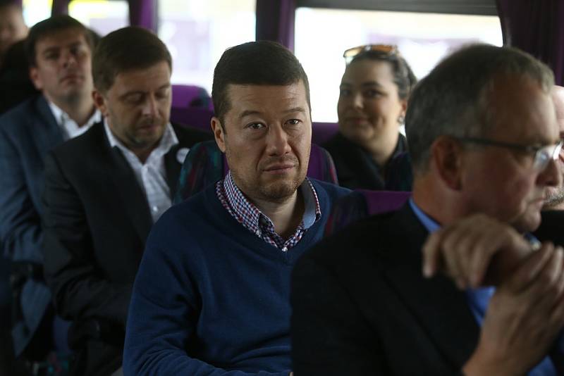 Netradiční předvolební debata Deníku: s politiky na cestě autobusem.