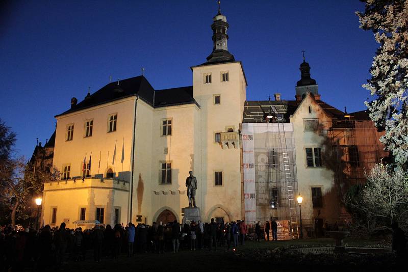 Happening v Kutné Hoře k výročí 17. listopadu.