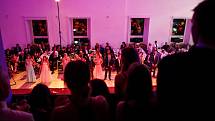 Maturitní ples třídy C4B v Lorci patřil seriálu Papírový dům.