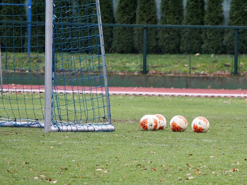 Fotbalový okresní přebor starších žáků: FK Čáslav dívky - TJ Star Tupadly 1:1 (0:0).