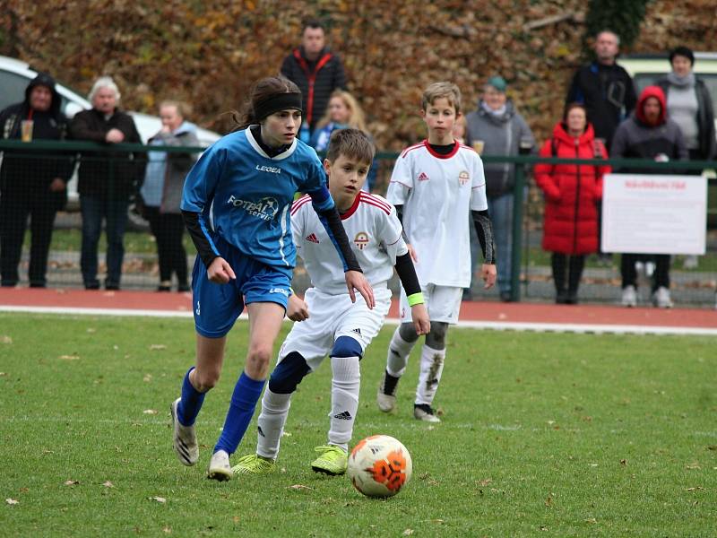 Fotbalový okresní přebor starších žáků: FK Čáslav dívky - TJ Star Tupadly 1:1 (0:0).