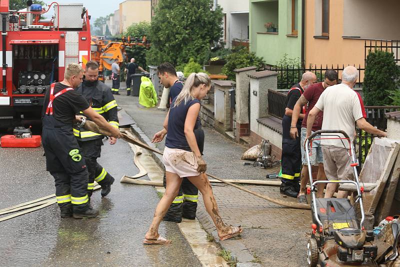 Z likvidace průtrže mračen, která zaplavila 14. srpna 2020 sklepy v kutnohorské Liliové ulici.