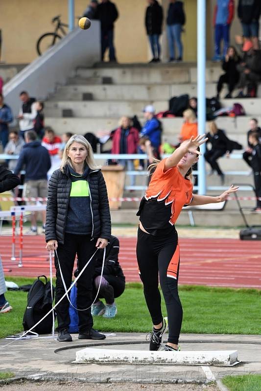 Z atletického finále krajského přeboru družstev starších žáků