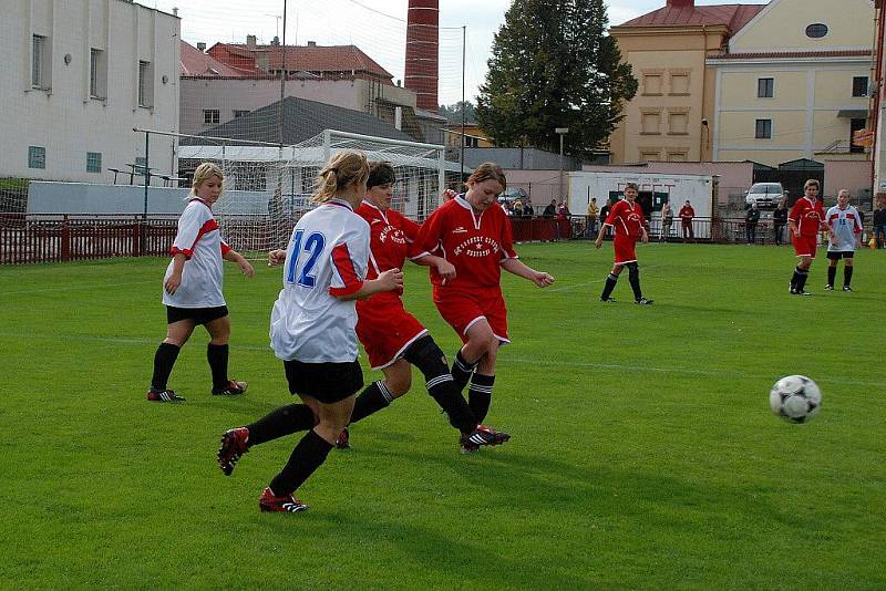 Z utkání fotbalistek Kutná Hora - Uhlířské Janovice 0:0