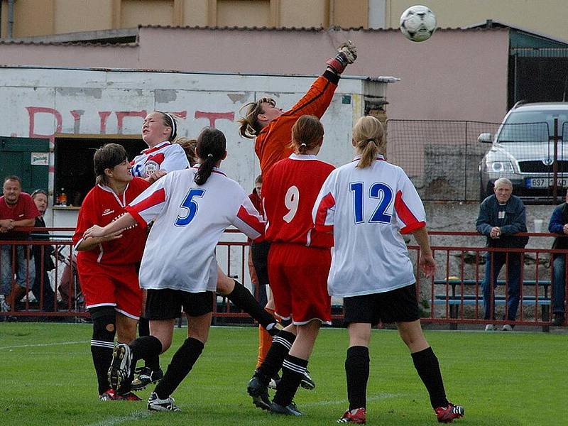 Z utkání fotbalistek Kutná Hora - Uhlířské Janovice 0:0