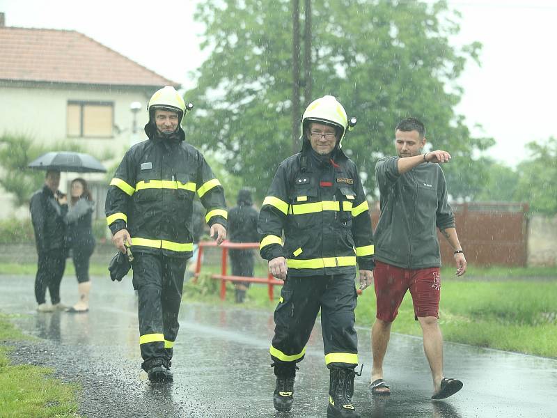 Ze zásahu hasičů u lokální záplavy ve Svaté Kateřině.