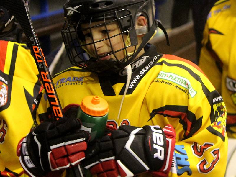 Hokejové mistrovské utkání krajské ligy mladších žáků: SK Sršni Kutná Hora - HC Hvězda Praha 3:20 (1:6, 1:3, 1:11).