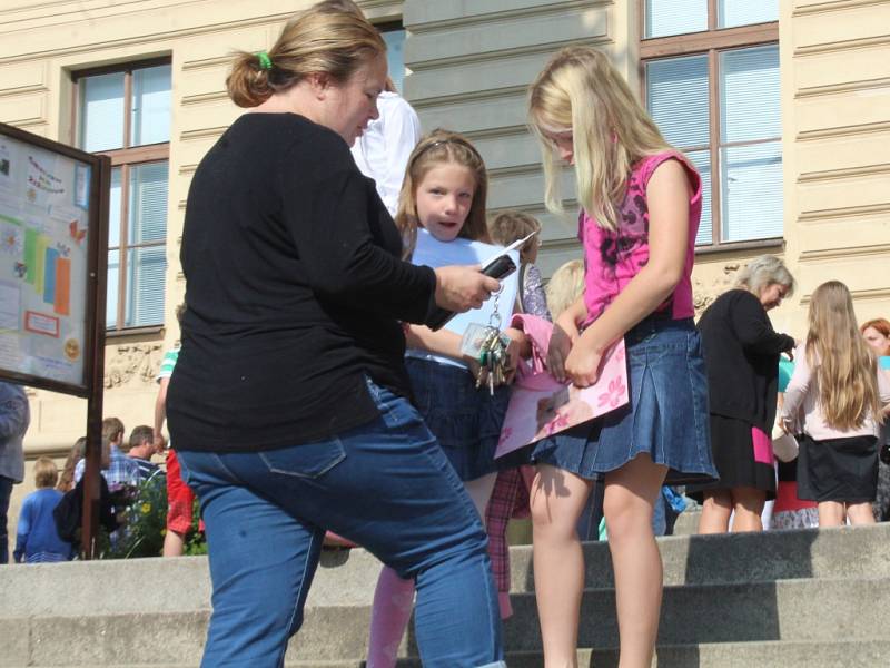 Děti na ZŠ Žižkov dostaly vysvědčení