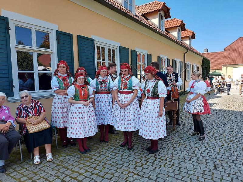 Muzeum Ostrov lidových krojů se otevřelo veřejnosti.