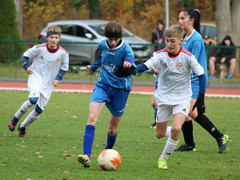 Fotbalový okresní přebor starších žáků: FK Čáslav dívky - TJ Star Tupadly 1:1 (0:0).