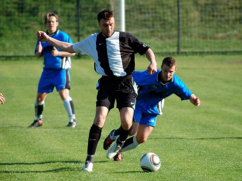 22. kolo I. A třídy: Červené Pečky - Uhlířské Janovice, 25. dubna 2010.