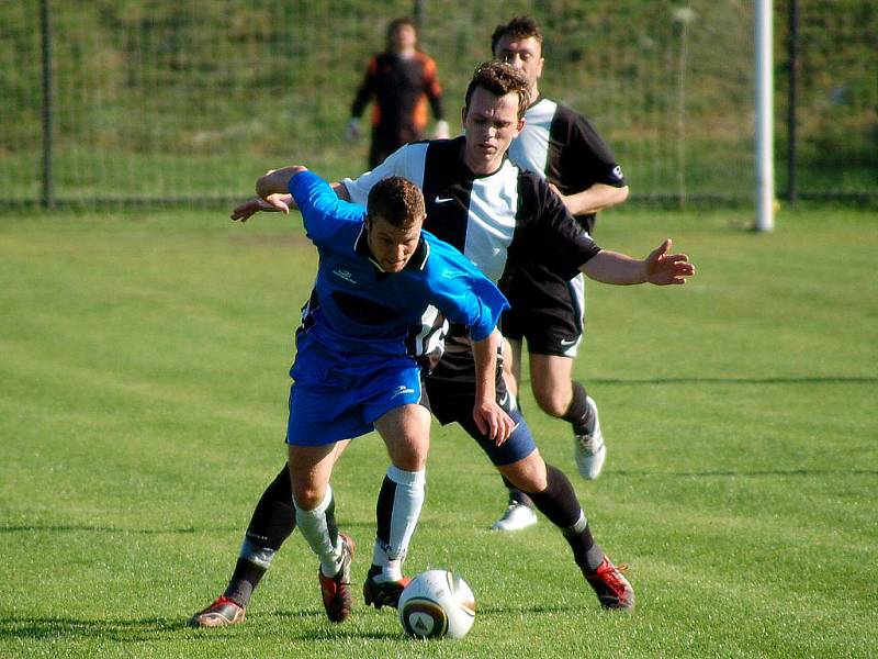 22. kolo I. A třídy: Červené Pečky - Uhlířské Janovice, 25. dubna 2010.