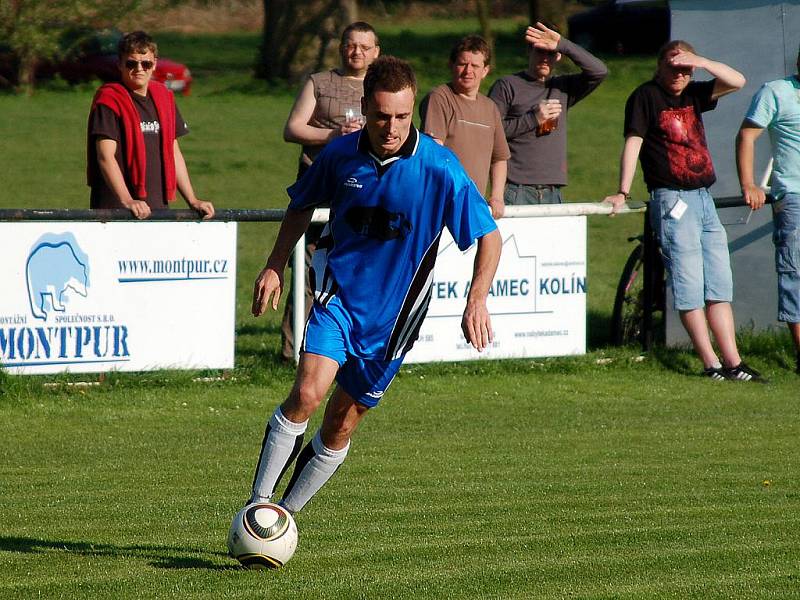 22. kolo I. A třídy: Červené Pečky - Uhlířské Janovice, 25. dubna 2010.