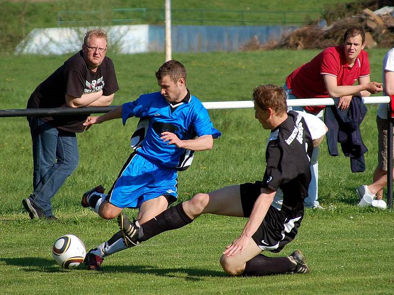 22. kolo I. A třídy: Červené Pečky - Uhlířské Janovice, 25. dubna 2010.