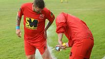 Tomáš Řepka zaplnil i domácí stadion při zápasu Červených Janovic s Vlkančí.