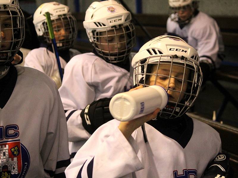 Hokejové mistrovské utkání krajské ligy mladších žáků: SK Sršni Kutná Hora - HC Benátky nad Jizerou 2:5 (1:1, 1:2, 0:2).