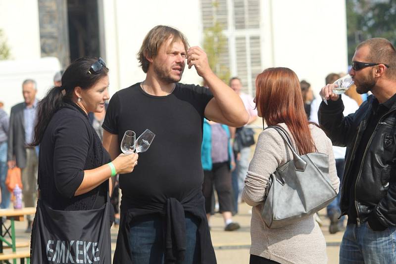 Vinobraní na Kačině přilákalo i letos davy návštěvníků