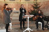 Z koncertu duchovní hudby v podání tria Melissa v kostelíku sv. Bonifáce v Lochách.
