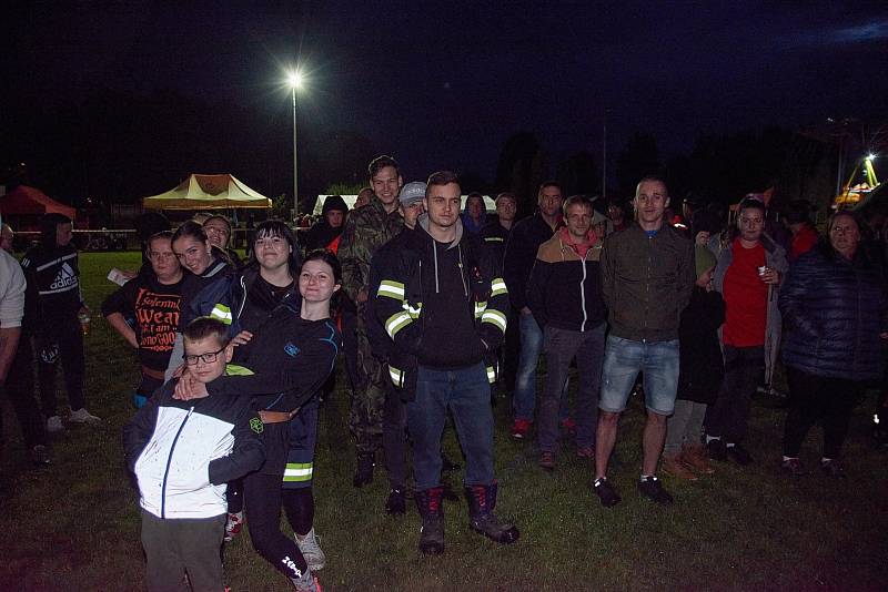 Ze 4. ročníku hasičských nočních závodů ve Zbraslavicích.