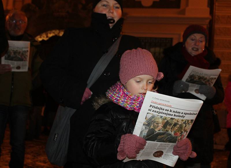 Česko zpívá koledy na Palackého náměstí v Kutné Hoře.