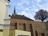 Hradby u Žižkovy brány v Čáslavi jsou již opraveny.