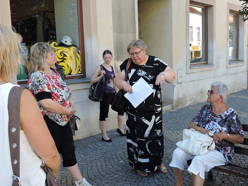 „Klub rodáků a přátel města Čáslavě“ zopakoval procházku s výkladem Horskou ulicí na Pražské předměstí. 