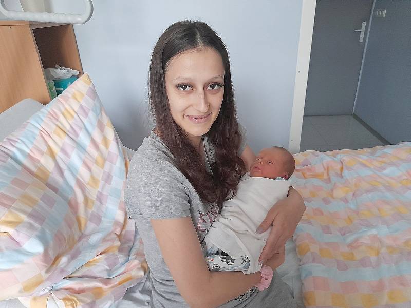 Adam Menšík se narodil 8. listopadu 2021 v 19:23 hodin v čáslavské porodnici. Vážil 2970 gramů a měřil 49 centimetrů. Domů do Čáslavi si ho odvezli maminka Klára a tatínek Pavel.