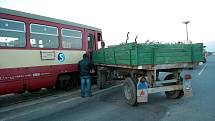 Nehoda vlaku a traktoru na trati Čáslav místní nádraží - Skovice. 20. 9. 2012