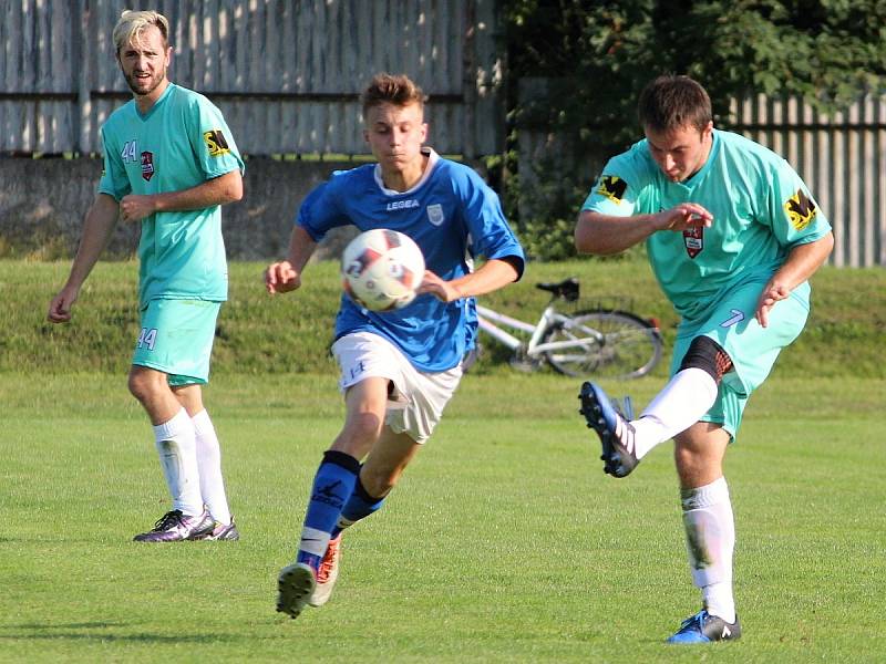 První kolo fotbalového okresního přeboru: Vrdy - Červené Janovice 3:1 (0:1).