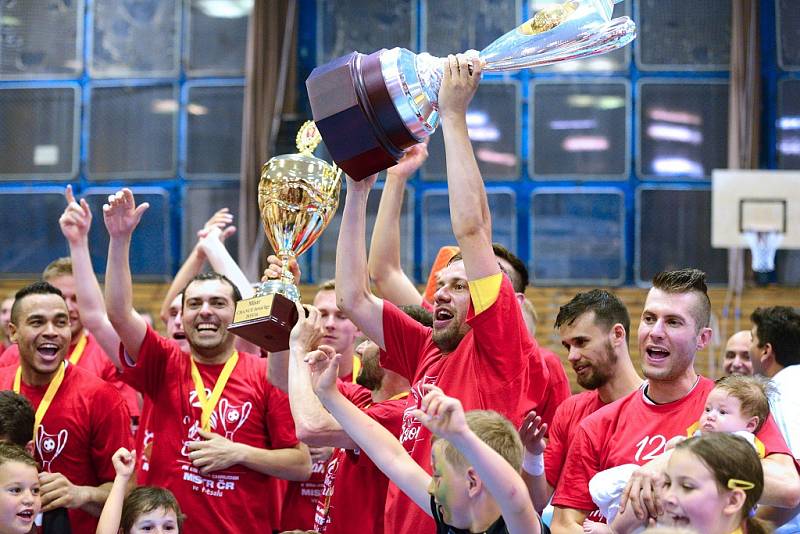 III. zápas finále play off CHANCE futsal ligy: FK ERA-PACK Chrudim - FC Benago Zruč n. S. 7:5 (5:2), 29. května 2016.