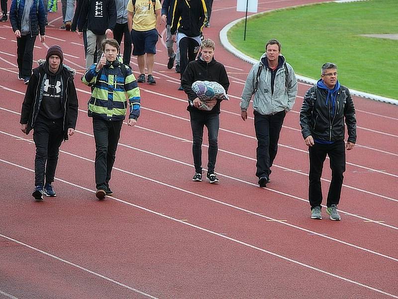 Z projektu Přes bariéry s policií na atletickém stadionu SKP Olympia v Kutné Hoře.