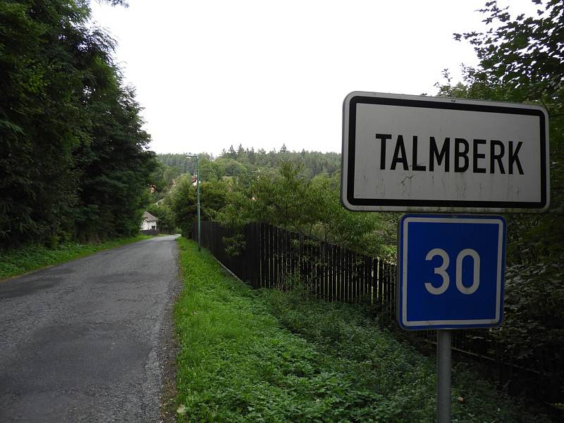 Zřícenina hradu Talmberk na Kutnohorsku působí magicky.