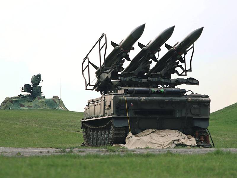 Strakoničtí vojáci se v těchto dnech na letecké základně v Čáslavi připravují na bojové střelby.