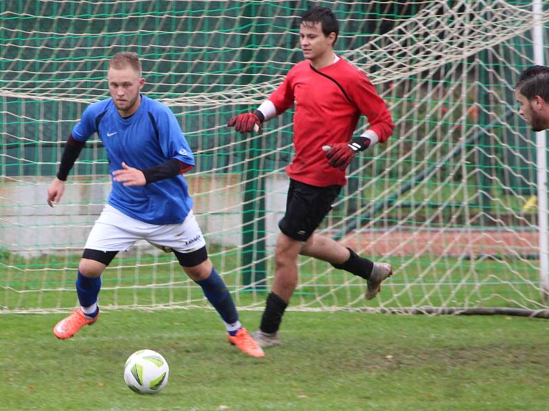 Fotbalová IV. třída, skupina B: TJ Sokol Červené Janovice B - TJ Jiskra Zruč nad Sázavou B 5:7 (3:2).