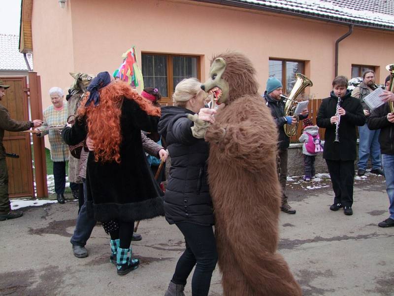 Masopustní masky pochodovaly Úmonínem