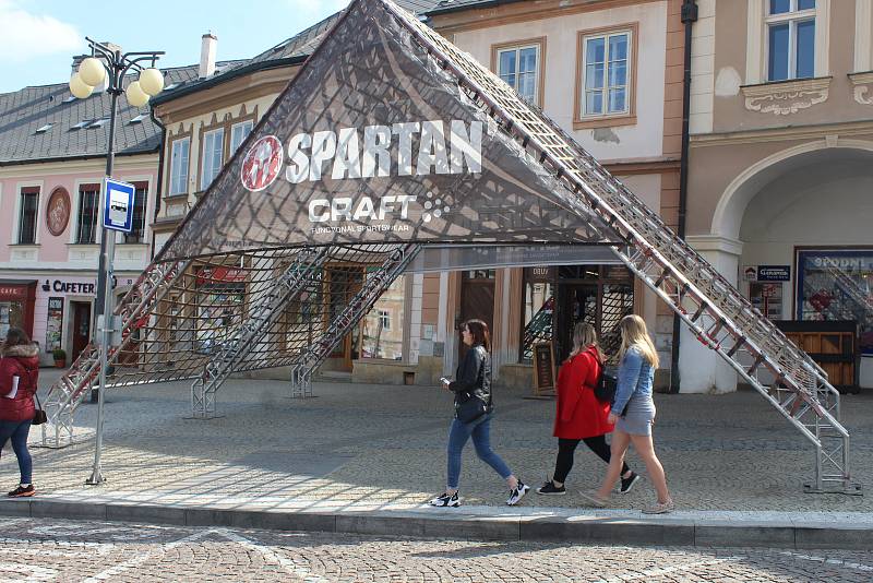 Dopravní omezení v centru Kutné Hory kvůli překážkovým závodům Spartan.