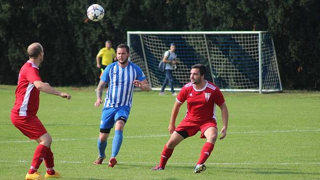 Z fotbalového utkání okresního přeboru Církvice - Sedlec (3:1)