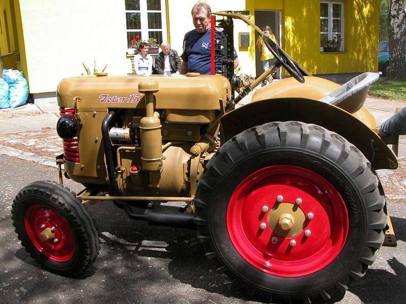 Přehlídka Pradědeček traktor v Muzeu zemědělské techniky v Čáslavi. Zetor z roku 1948.