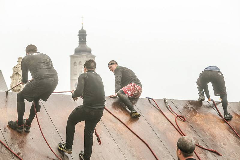 Nedělní závod Spartan Super v Kutné Hoře byl hodně chladný. Závodníci se na třináctikilometrové trati museli poprat i s plaváním ve Velkém rybníku nebo v říčce Vrchlici. Závod dokončilo 2324 lidí.