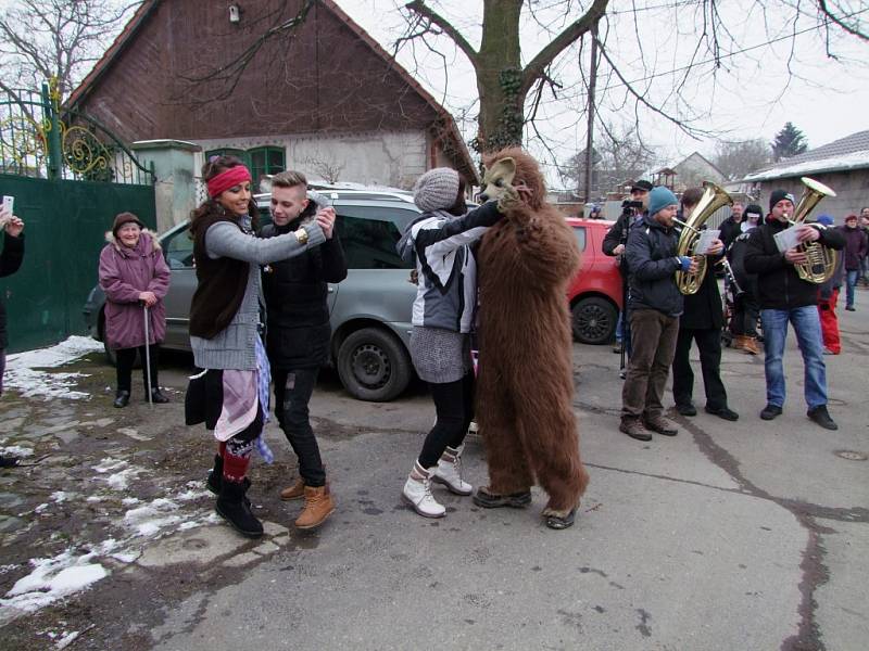 Masopustní masky pochodovaly Úmonínem