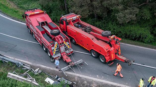 Kolos s 28 tunami cementu sjel ze srázu.