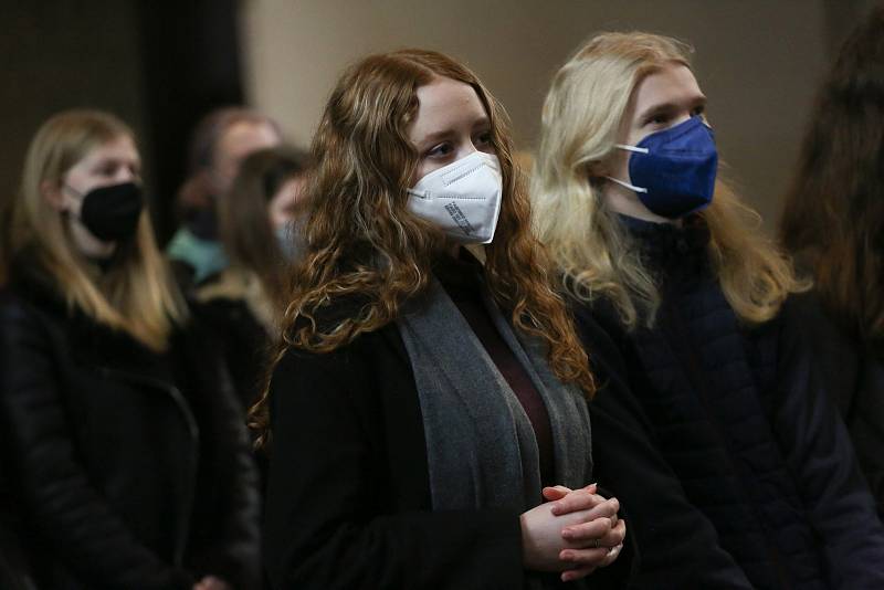 Ze školní mše svaté v kostele sv. Jakuba pro studenty Církevního gymnázia v Kutné Hoře.