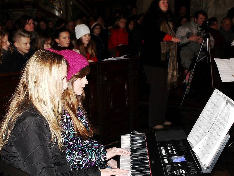 Studenti Církevního gymnázia v Kutné Hoře odehráli adventní koncert