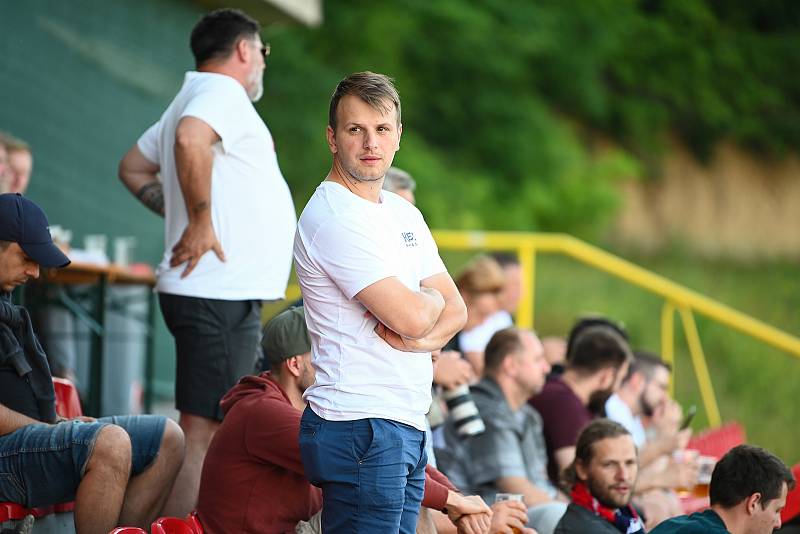 Fanoušci našich fotbalistů na stadionu v kutnohorském Lorci.