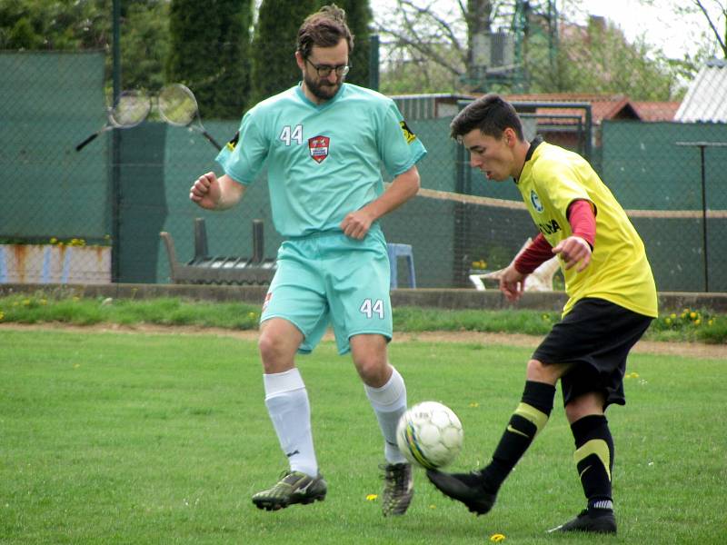 Fotbalová III. třída: TJ Sokol Červené Janovice - AFK Kácov 0:8 (0:3).