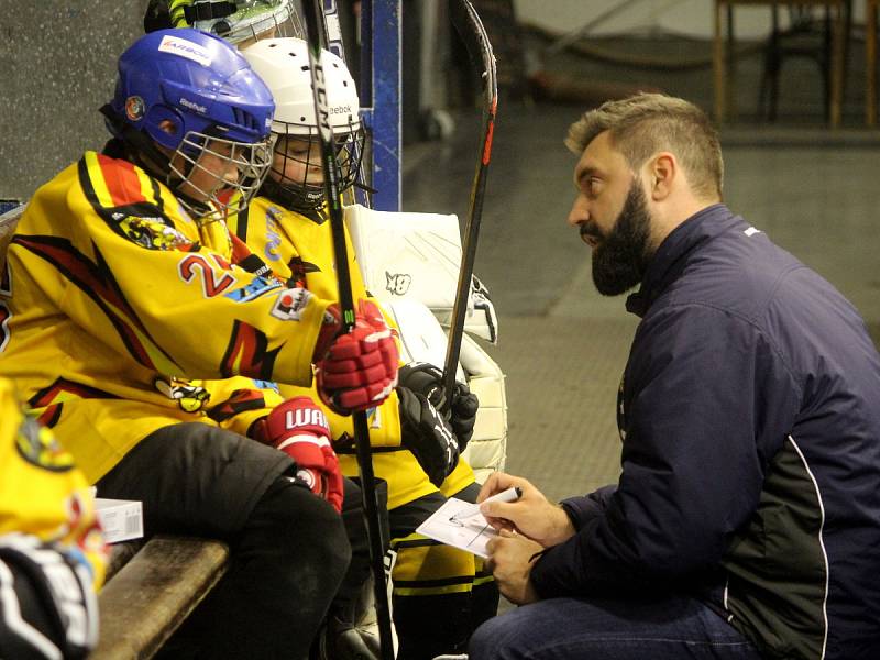 Hokejové mistrovské utkání krajské ligy mladších žáků: SK Sršni Kutná Hora - HC Hvězda Praha 3:20 (1:6, 1:3, 1:11).