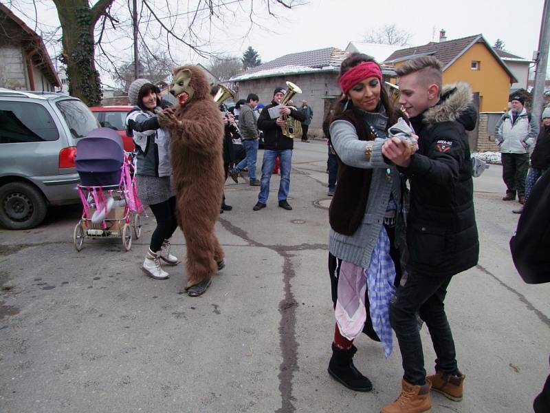 Masopustní masky pochodovaly Úmonínem