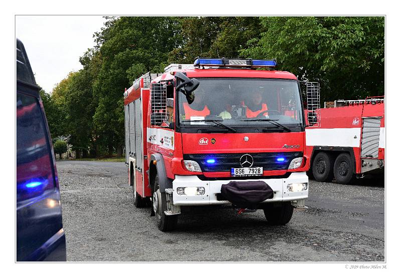 V Ratajích slavnostně uvedli do provozu nové vozidlo a přístavbu hasičské zbrojnice.